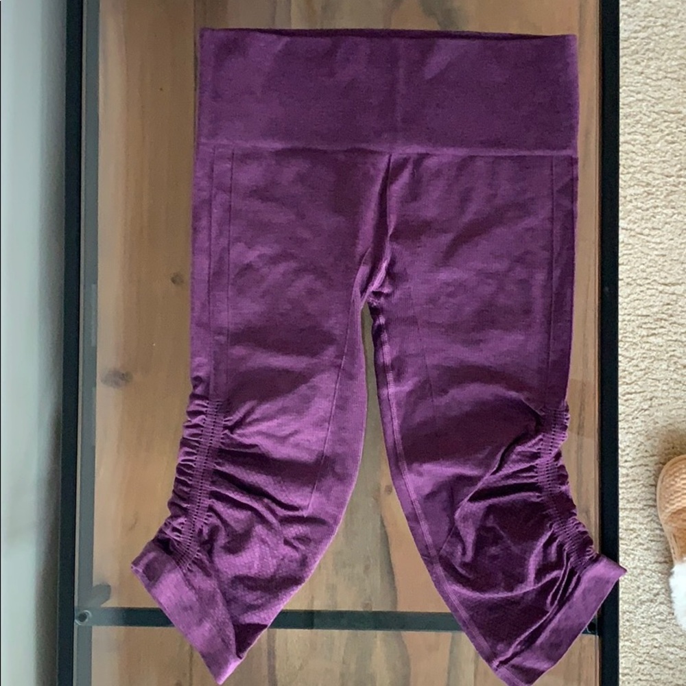 Lululemon cropped yoga pants